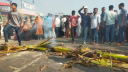 ঢাকা-চট্টগ্রাম মহাসড়ক অবরোধ করে শ্রমিকদের বিক্ষোভ ঢাকা-চট্টগ্রাম মহাসড়ক অবরোধ করে শ্রমিকদের বিক্ষোভ