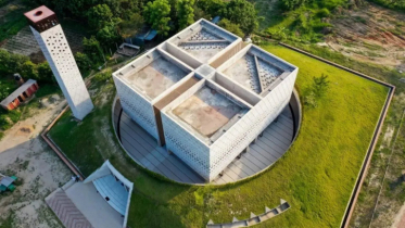 আধুনিক স্থাপত্যে নির্মিত দৃষ্টিনন্দন আমান মসজিদ