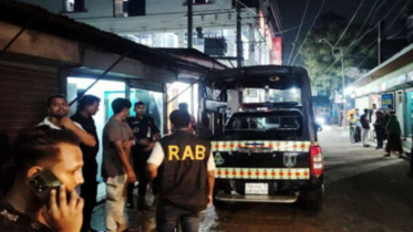 র্যাবের উপর হামলা করে ডাকাত সর্দারকে ছিনিয়ে নিলো সহযোগীরা! র্যাবের উপর হামলা করে ডাকাত সর্দারকে ছিনিয়ে নিলো সহযোগীরা!