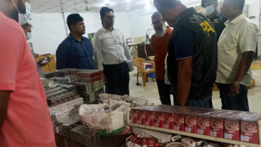 সিদ্ধিরগঞ্জে ট্যাক্স ফাঁকি দিয়ে নকল সিগারেট বিক্রি, মালিকের জরিমানা ও জেল সিদ্ধিরগঞ্জে ট্যাক্স ফাঁকি দিয়ে নকল সিগারেট বিক্রি, মালিকের জরিমানা ও জেল