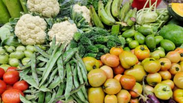 নারায়ণগঞ্জে কমেছে শাক ও সবজির দাম