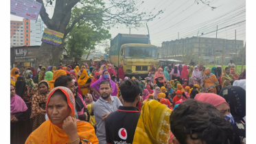 ফতুল্লার গাবতলীতে বকেয়া বেতনের দাবিতে সড়ক অবরোধ, যানজটে দুর্ভোগ