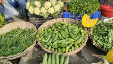 সবজির দাম কমতির দিকে, বেড়েছে পেঁয়াজের
