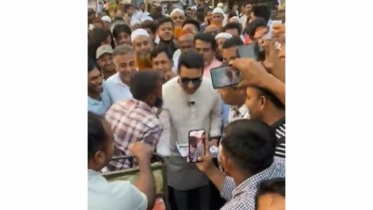 আড়াইহাজারে আজাদের প্রচারণায় জনতার ঢল