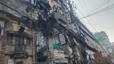 নারায়ণগঞ্জের রাস্তায় পরিত্যাক্ত তারের জঞ্জাল  নারায়ণগঞ্জের রাস্তায় পরিত্যাক্ত তারের জঞ্জাল