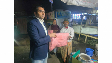 গভীর রাতে কুয়াশা ভেদ করে আড়াইহাজারে শীতার্তদের খোঁজে ইউএনও