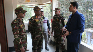 আড়াইহাজারে ভোটকেন্দ্র পরিদর্শনে সেনাবাহিনী