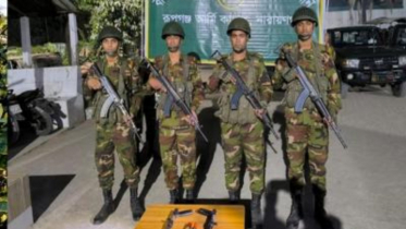 রূপগঞ্জে যৌথ অভিযানে অস্ত্র ও গুলি উদ্ধার রূপগঞ্জে যৌথ অভিযানে অস্ত্র ও গুলি উদ্ধার