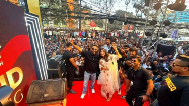 নারায়ণগঞ্জ মাতালেন কাবিলা ও ইভা!