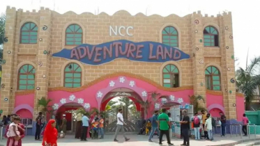 নারায়ণগঞ্জে বিনোদন কেন্দ্রে মানুষের ভীড় 