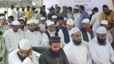 মঞ্চেই নামাজ আদায় করলেন সালাহউদ্দিনসহ নেতাকর্মীরা মঞ্চেই নামাজ আদায় করলেন সালাহউদ্দিনসহ নেতাকর্মীরা