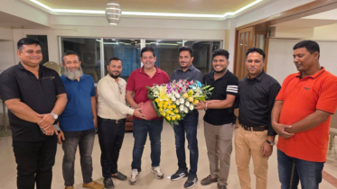 দিপুকে ফুলেল শুভেচ্ছা আবু মাসুমের