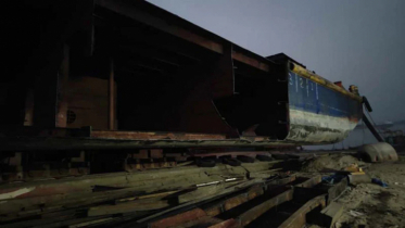 মালবাহী জাহাজ ভাড়ায় এনে কেটে বিক্রি করলেন ছাত্রদল নেতা