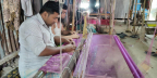 সোনারগাঁয় জামদানি তৈরিতে ব্যস্ত কারিগররা