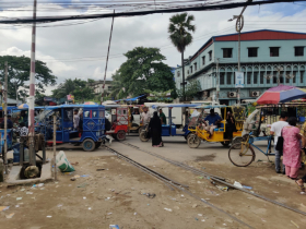 না.গঞ্জে বাইতুল আমানের সামনে সিএনজি স্ট্যান্ডে দিনভর ভোগান্তি, যানজট