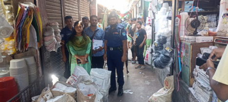 নিষিদ্ধ পলিথিন ব্যাগের বিরুদ্ধে অভিযান, জরিমানা ৩৮ হাজার