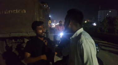 গভীর রাতে নিষিদ্ধ সংগঠন ছাত্রলীগের মিছিল, পাঁচজনকে আটক করে পুলিশে দিলো যুবদল নেতা গভীর রাতে নিষিদ্ধ সংগঠন ছাত্রলীগের মিছিল, পাঁচজনকে আটক করে পুলিশে দিলো যুবদল নেতা