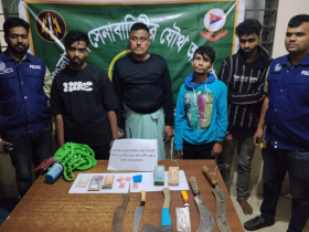 যৌথ বাহিনীর অভিযানে মাদক উদ্ধার, আটক ৪