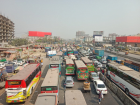 ঢাকা-চট্টগ্রাম মহাসড়কের যাত্রাবাড়ী থেকে কাঁচপুর ব্রিজ পর্যন্ত তীব্র যানজট