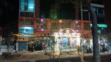 ঈদের কেনাকাটায় শেষ মুহূর্তের ব্যস্ততা, বিক্রেতাদের নেই ফুরসত