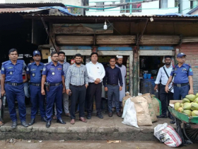 সিদ্ধিরগঞ্জে তিনটি প্রতিষ্ঠানকে জরিমানা, পলিথিন জব্দ