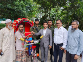 দুই অসহায়ের মাঝে অটোরিকশা ও গরু বিতরণ