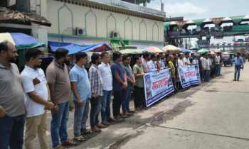 সাংবাদিক তুহিন হত্যার প্রতিবাদে সোনারগাঁয়ে মানববন্ধন