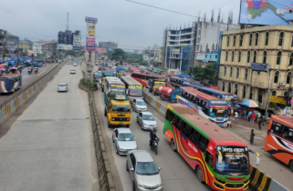 আজও নারায়ণগঞ্জ থেকে গ্রামে ফিরছে মানুষ