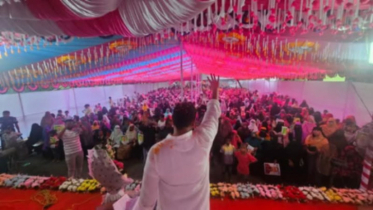 উঠান বৈঠক নারীদের ঢলে জনসমাবেশে পরিণত!