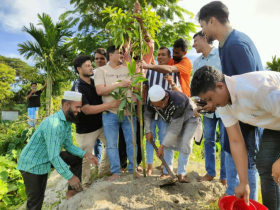 সোনারগাঁয়ে বিএনপি নেতার বৃক্ষ রোপন কর্মসূচী