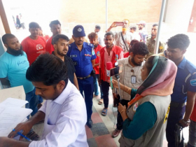 না.গঞ্জে পাসপোর্ট অফিস ও খানপুর হাসপাতালে দালালমুক্ত অভিযান