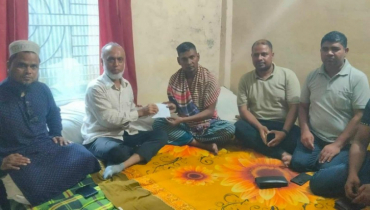 সোনারগাঁয়ে অসুস্থ স্বেচ্ছাসেবকদল নেতার চিকিৎসার দায়িত্ব নিলেন আল মুজাহিদ মল্লিক