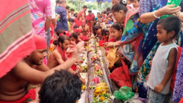 সোনারগাঁয়ে ৫০০ বছরের ‘পাগলা গাছের মেলা’
