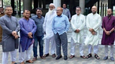 সড়ক সংস্কারে বিএনপি নেতাকর্মীদের স্মারকলিপি