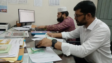 নারায়ণগঞ্জে বিআরটিএ কার্যালয়ে দুদকের অভিযান