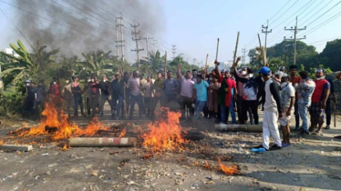 নারায়ণগঞ্জে পুলিশ পেটানোর ঘটনায় অবরোধ ছিল আলোচিত