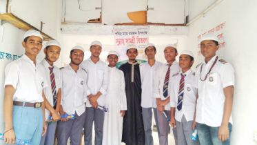 শিক্ষার্থীদের মাঝে সুন্নাহ সামগ্রী বিতরণ