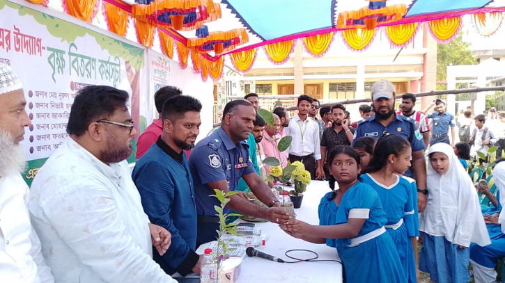 সোনারগাঁয়ে রেনেসাঁ ইন্টারন্যাশনাল ফাউন্ডেশনের বৃক্ষবিতরণ