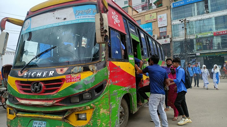 বাড়ছে ফিটনেসবিহীন বাস, তদারকির দাবি যাত্রীদের বাড়ছে ফিটনেসবিহীন বাস, তদারকির দাবি যাত্রীদের
