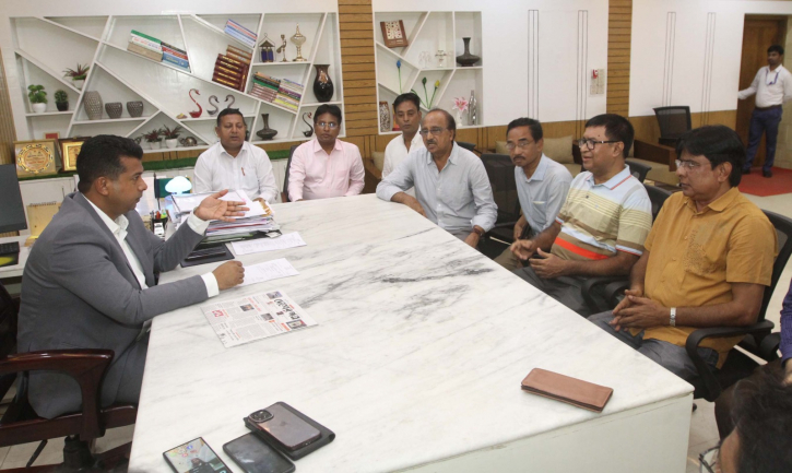 শ্মশানের পুকুরে অবৈধ বেড়া অপসারণের নির্দেশ শ্মশানের পুকুরে অবৈধ বেড়া অপসারণের নির্দেশ