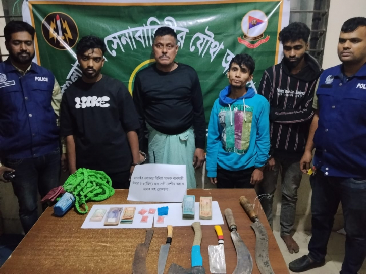 যৌথ বাহিনীর অভিযানে মাদক উদ্ধার, আটক ৪