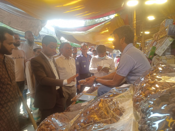 নারায়ণগঞ্জে ফলের বাজারে অভিযান, ৩ প্রতিষ্ঠানকে জরিমানা