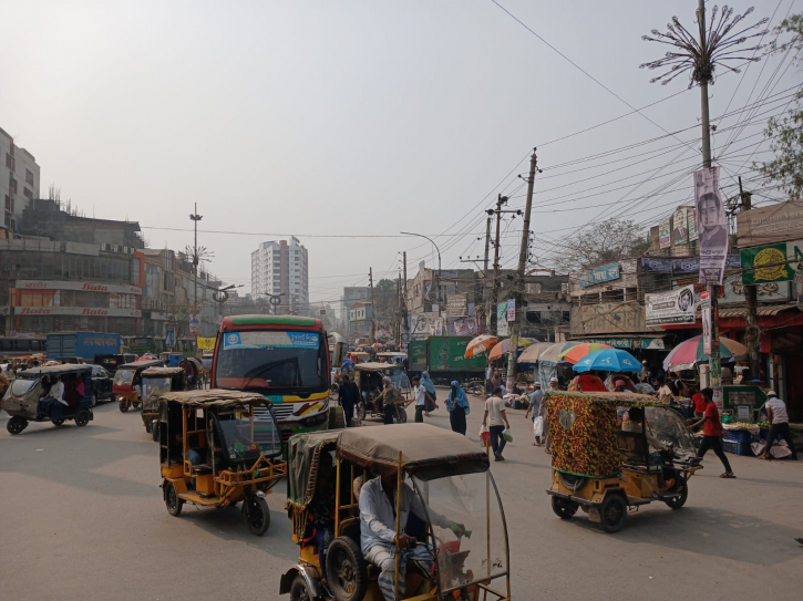 শহরজুড়ে সড়ক সংস্কারেও রমজানে যানজট নিয়ন্ত্রণ প্রশংসিত