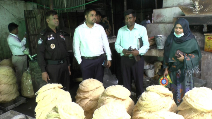 অস্বাস্থ্যকর পরিবেশে সেমাই উৎপাদন, জরিমানা সোয়া লাখ টাকা