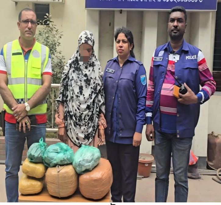 রূপগঞ্জে ১২ কেজি গাঁজাসহ নারী গ্রেফতার