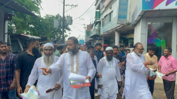 সোনারগাঁয়ে ৩১ দফা বাস্তবায়নে বিএনপির প্রচারপত্র বিলি সোনারগাঁয়ে ৩১ দফা বাস্তবায়নে বিএনপির প্রচারপত্র বিলি