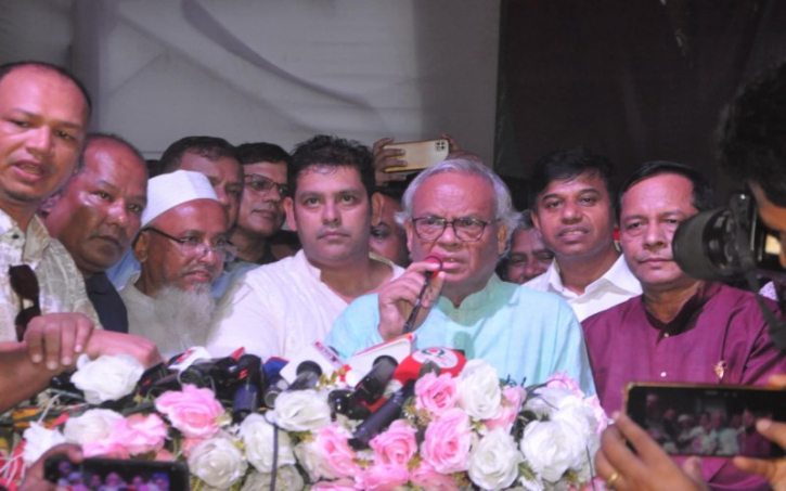 সকল অপপ্রচার. ষড়যন্ত্রের মাঝেও বিএনপি গণমূখী দল : রিজভী সকল অপপ্রচার. ষড়যন্ত্রের মাঝেও বিএনপি গণমূখী দল : রিজভী