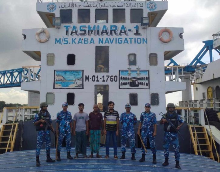 নারায়ণগঞ্জে চাঁদাবাজদের কবল থেকে তিন জিম্মি উদ্ধার নারায়ণগঞ্জে চাঁদাবাজদের কবল থেকে তিন জিম্মি উদ্ধার