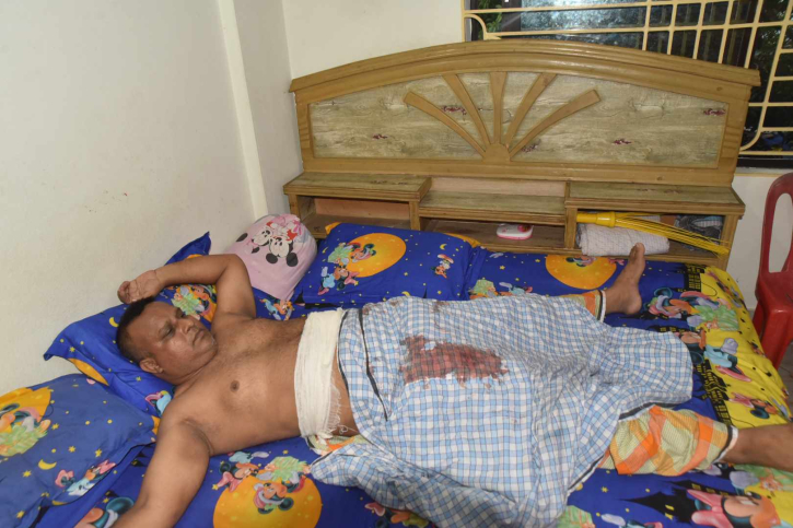 চামড়া না দেয়ায় চাঁদা দাবি, না পেয়ে হামলা! চামড়া না দেয়ায় চাঁদা দাবি, না পেয়ে হামলা!