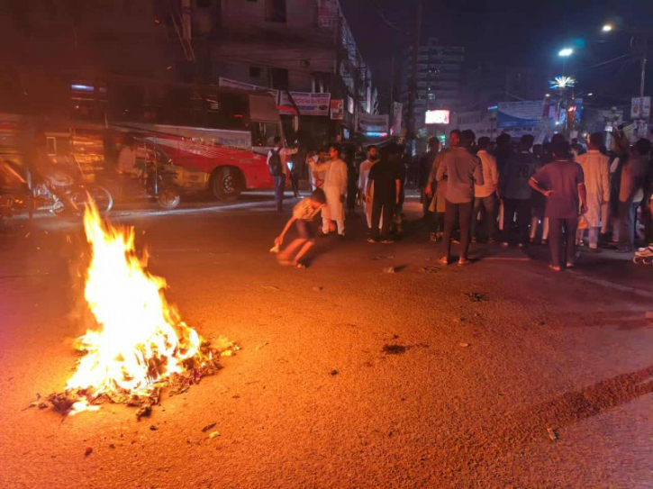 ভিপি নূরের উপর হামলার প্রতিবাদে মশাল মিছিল ভিপি নূরের উপর হামলার প্রতিবাদে মশাল মিছিল